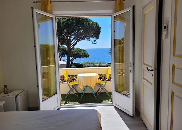 بيت ضيافة Esmeralda Adults Only 4*